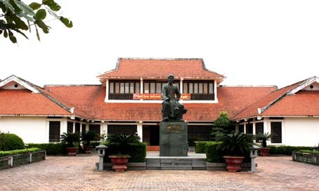 Dừng chân bên khu di tích đại thi hào Nguyễn Du, Hà Tĩnh